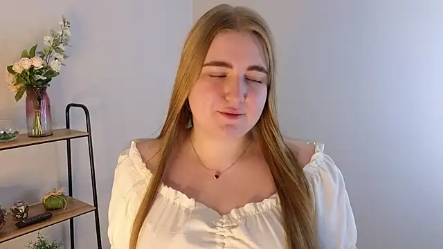 HaileyClifford online show from 08/06/26, 10:21