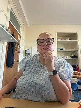 ExperiencedCurvyBelle online show from 08/03/26, 08:44