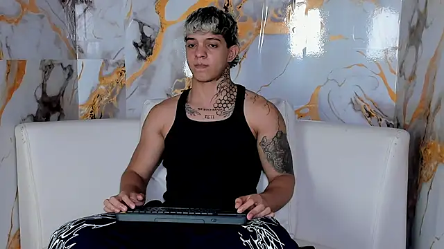 Snapshot of Noah__Browm chatting on 08/01/26, 07:34 Noah Browm online show from 08/01/26, 07:34