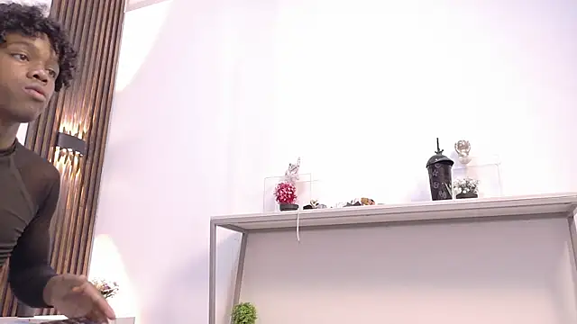 Milo AfterDark online show from 08/01/26, 04:54