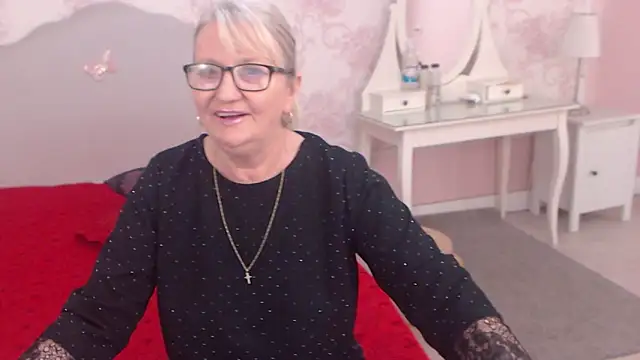 Snapshot of LadyAlana chatting on 06/19/26, 10:04 LadyAlana online show from 06/19/26, 10:04