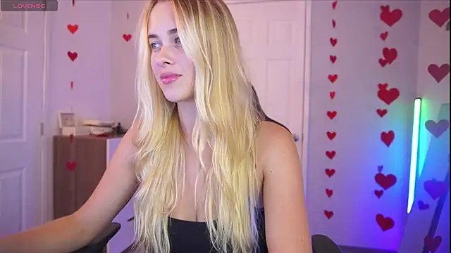 Snapshot of DanikaDillan chatting on 02/19/25, 06:00 DanikaDillan online show from 02/19/25, 06:00