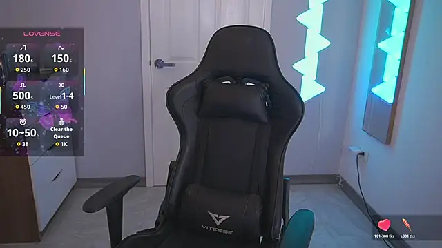 DanikaDillan online show from 10/29/25, 12:42