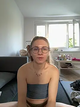 Snapshot of Amelie_wild chatting on 08/02/26, 03:53 Amelie wild online show from 08/02/26, 03:53