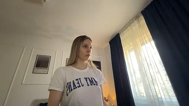 CherryRoseLove  online show from 08/04/26, 01:04