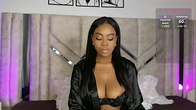 Lola king  online show from 08/05/26, 03:44