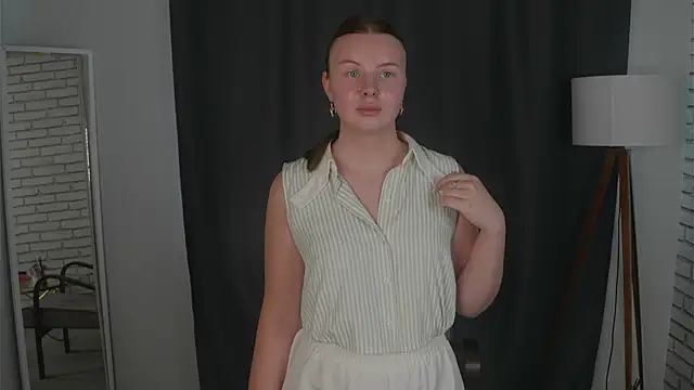 Snapshot of IsobelBoderick chatting on 08/05/26, 05:23 IsobelBoderick online show from 08/05/26, 05:23