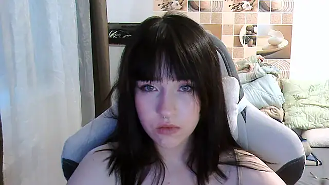 Snapshot of EvaHurt chatting on 08/06/26, 04:46 EvaHurt online show from 08/06/26, 04:46