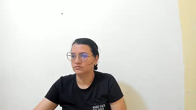 MARILYN GARCIA online show from 11/15/25, 03:16