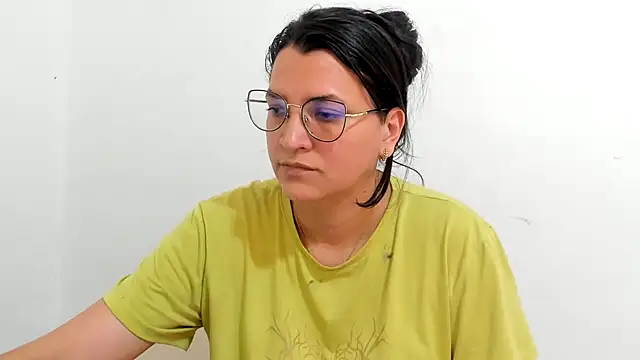 Snapshot of MARILYN_GARCIA chatting on 09/17/25, 04:20 MARILYN GARCIA online show from 09/17/25, 04:20