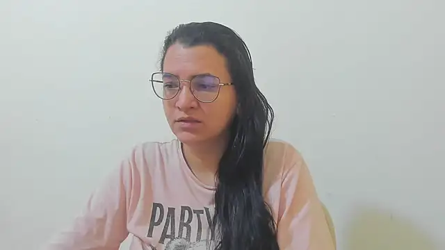 Snapshot of MARILYN_GARCIA chatting on 12/21/25, 03:03 MARILYN GARCIA online show from 12/21/25, 03:03