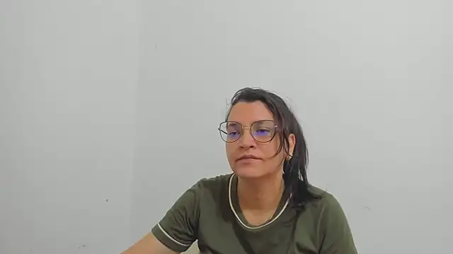 Snapshot of MARILYN_GARCIA chatting on 10/04/25, 01:45 MARILYN GARCIA online show from 10/04/25, 01:45