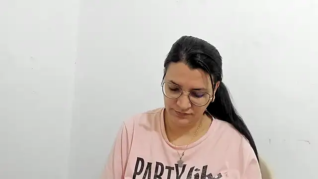 Snapshot of MARILYN_GARCIA chatting on 09/14/25, 01:44 MARILYN GARCIA online show from 09/14/25, 01:44