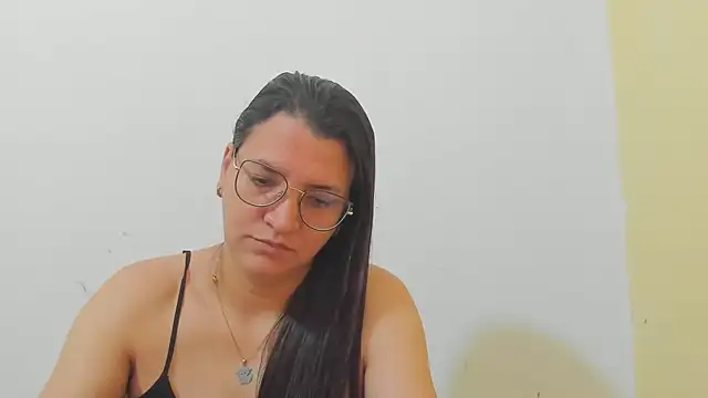 Snapshot of MARILYN_GARCIA chatting on 10/12/25, 03:24 MARILYN GARCIA online show from 10/12/25, 03:24
