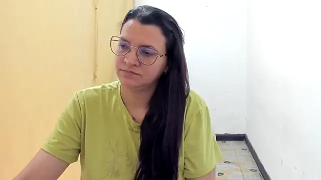 Snapshot of MARILYN_GARCIA chatting on 10/18/25, 02:08 MARILYN GARCIA online show from 10/18/25, 02:08