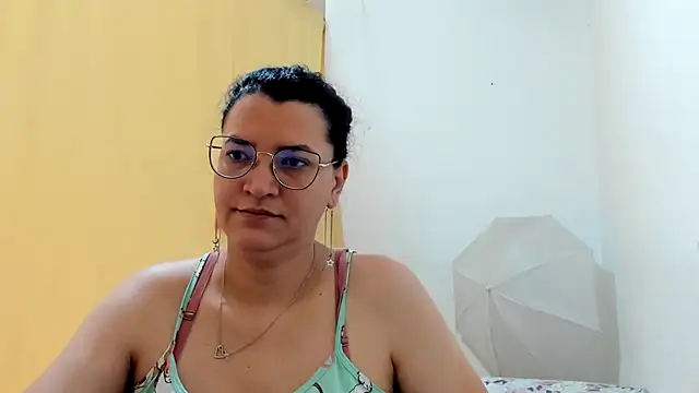 Snapshot of MARILYN_GARCIA chatting on 05/16/26, 01:43 MARILYN GARCIA online show from 05/16/26, 01:43