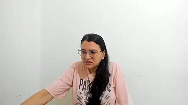 Snapshot of MARILYN_GARCIA chatting on 09/19/25, 01:04 MARILYN GARCIA online show from 09/19/25, 01:04
