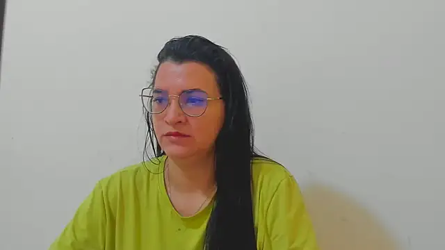 MARILYN GARCIA online show from 12/01/25, 03:46