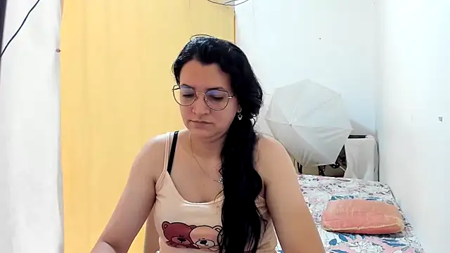 Snapshot of MARILYN_GARCIA chatting on 05/21/26, 03:53 MARILYN GARCIA online show from 05/21/26, 03:53