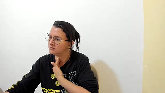 Snapshot of MARILYN_GARCIA chatting on 10/11/25, 02:18 MARILYN GARCIA online show from 10/11/25, 02:18