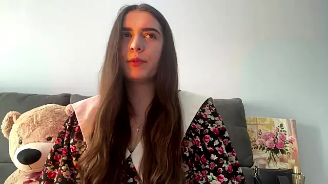 LucyLuxy online show from 08/06/26, 09:37