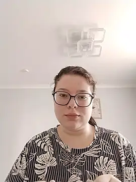 Snapshot of JulieTailor chatting on 08/09/26, 10:43 JulieTailor online show from 08/09/26, 10:43