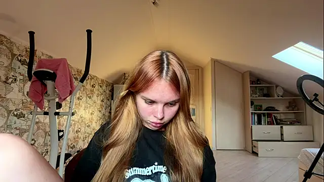 HoneyAmberyy online show from 08/08/26, 04:36