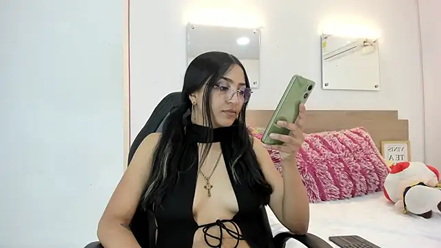 KendraPolett online show from 08/06/26, 11:22