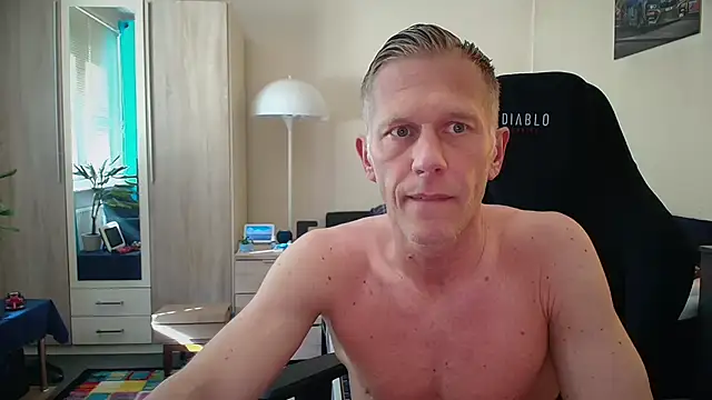 Snapshot of slaveboy2016@xh chatting on 06/03/26, 04:33 slaveboy2016xh online show from 06/03/26, 04:33