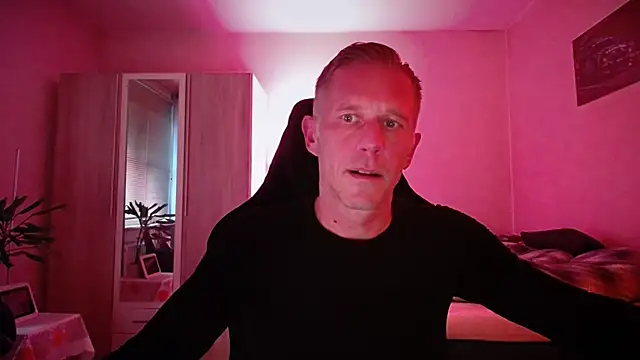 Snapshot of slaveboy2016@xh chatting on 10/16/25, 03:53 slaveboy2016xh online show from 10/16/25, 03:53