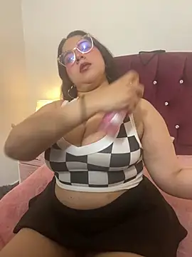 shara  online show from 10/28/25, 02:45