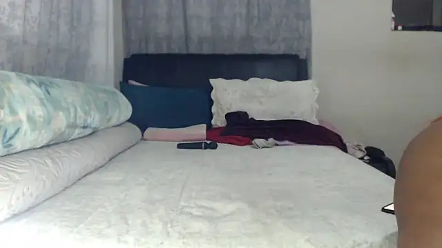 Snapshot of leanna23 chatting on 03/06/26, 02:17 leanna23 online show from 03/06/26, 02:17