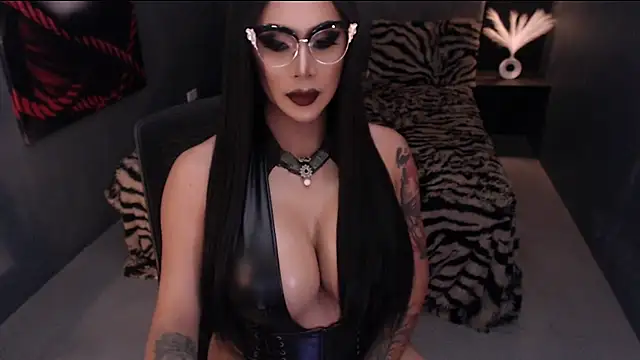 Snapshot of DominatrixMistressSilva chatting on 07/14/26, 04:02 DominatrixMistressSilva online show from 07/14/26, 04:02