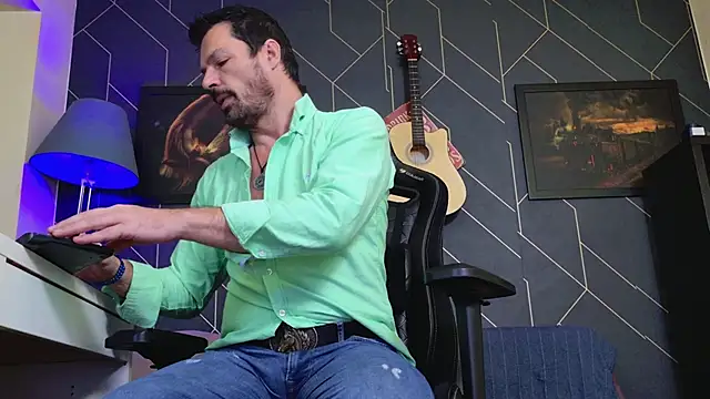 ChrisKox online show from 11/29/25, 02:44