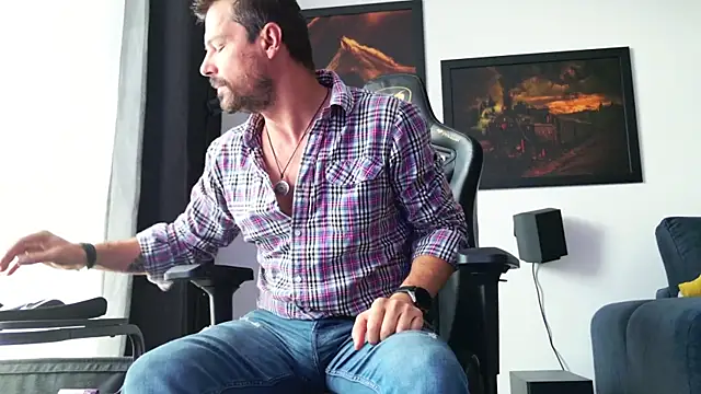 Snapshot of ChrisKox chatting on 06/15/26, 04:56 ChrisKox online show from 06/15/26, 04:56