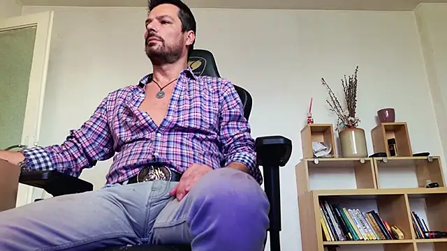 Snapshot of ChrisKox chatting on 04/18/26, 04:48 ChrisKox online show from 04/18/26, 04:48