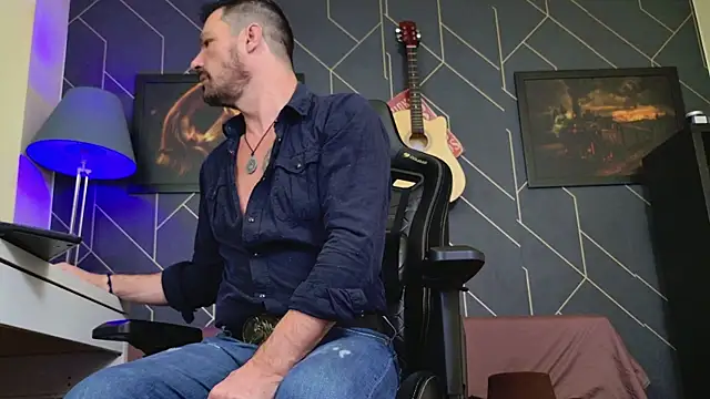 ChrisKox online show from 12/04/25, 02:32