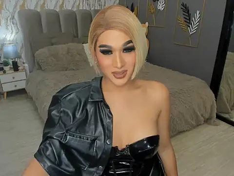 Snapshot of LegendaryNicole chatting on 10/01/25, 08:30 LegendaryNicole online show from 10/01/25, 08:30
