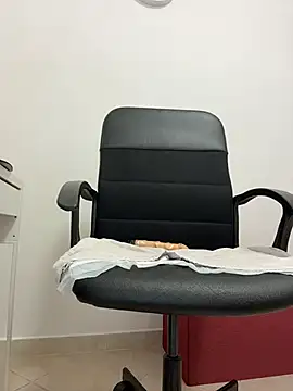 Snapshot of sexylenia chatting on 11/08/25, 12:58 sexylenia online show from 11/08/25, 12:58