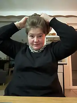 Snapshot of BootyLola chatting on 12/17/24, 05:58 BootyLola online show from 12/17/24, 05:58
