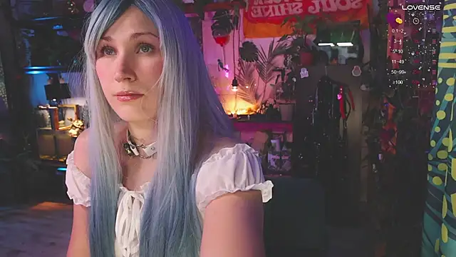 Dead Butterfly online show from 12/22/25, 04:01