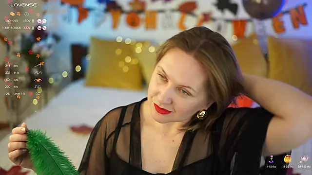 Snapshot of LitleSun chatting on 10/27/25, 10:38 LitleSun online show from 10/27/25, 10:38