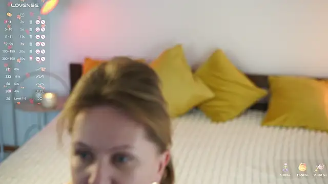 Snapshot of LitleSun chatting on 11/05/25, 11:02 LitleSun online show from 11/05/25, 11:02