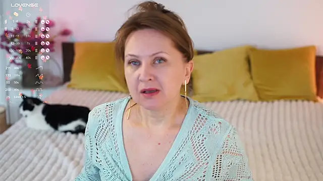 Snapshot of LitleSun chatting on 11/19/25, 07:30 LitleSun online show from 11/19/25, 07:30