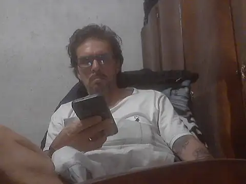 Snapshot of el_principe_hot chatting on 09/27/25, 02:28 el principe hot online show from 09/27/25, 02:28