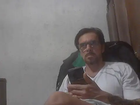Snapshot of el_principe_hot chatting on 09/15/25, 01:17 el principe hot online show from 09/15/25, 01:17
