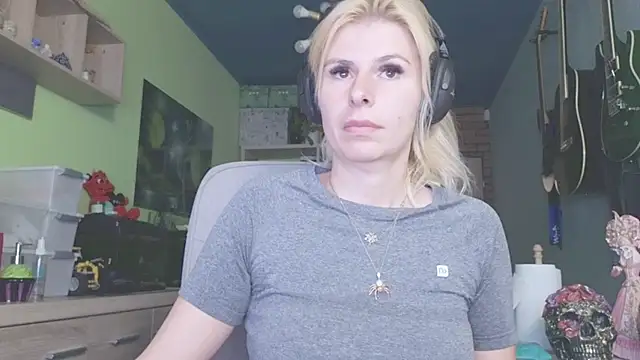 karmija online show from 11/09/25, 09:52