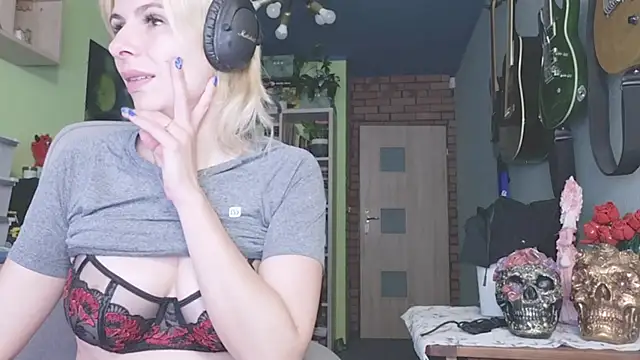 karmija online show from 11/26/25, 09:59