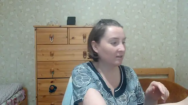 Snapshot of Smart_Rose chatting on 09/28/25, 02:02 Smart Rose online show from 09/28/25, 02:02