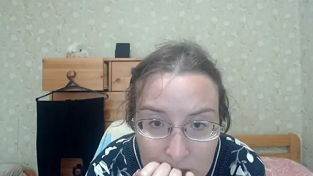 Snapshot of Smart_Rose chatting on 05/16/26, 01:54 Smart Rose online show from 05/16/26, 01:54